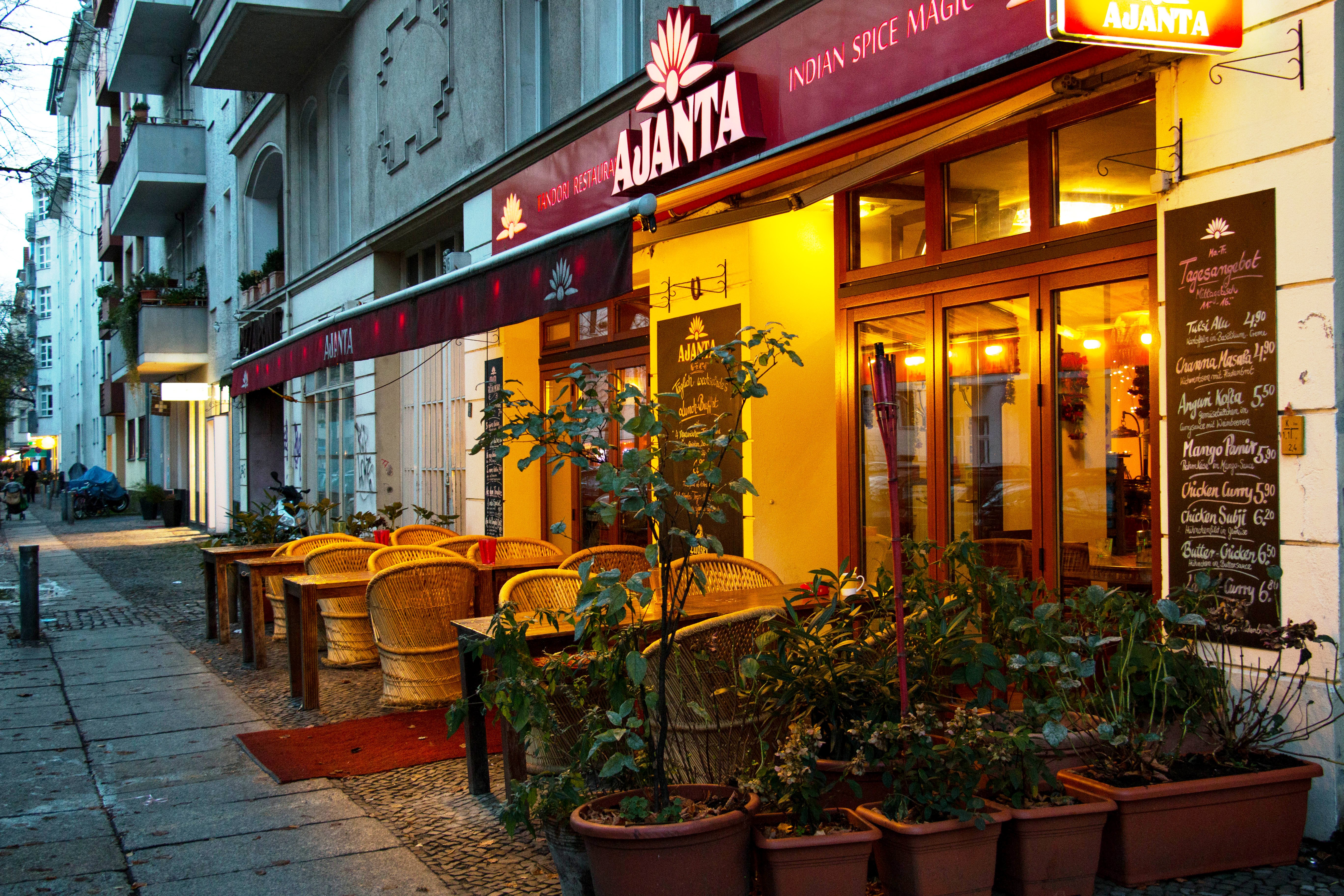 Restaurant "Ajanta" - Strassenflair